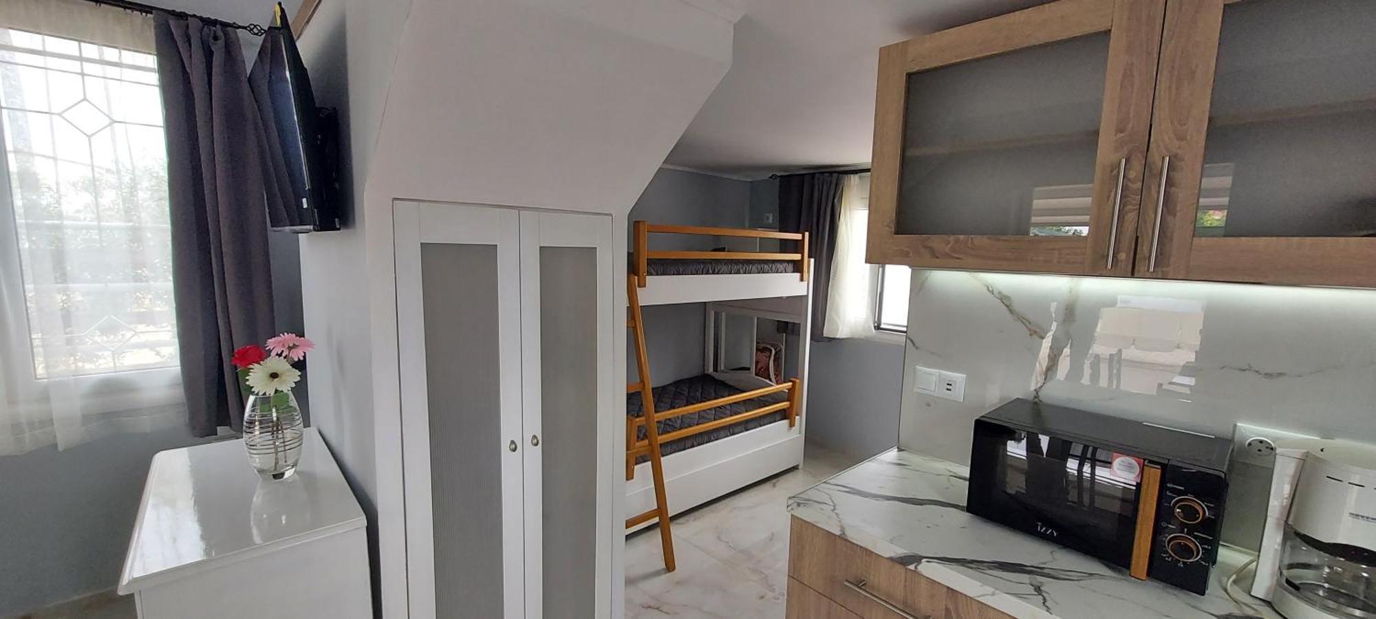 Filio'S Loft Near Airport Villa Ártemida Kültér fotó