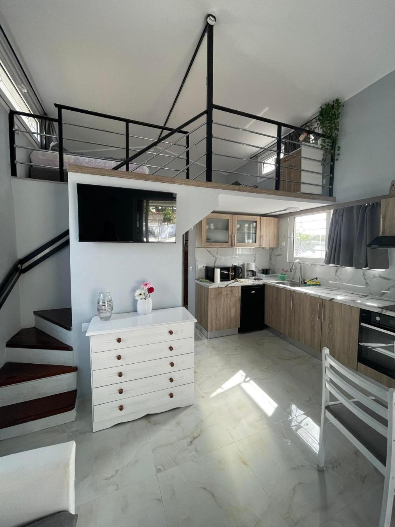 Filio'S Loft Near Airport Villa Ártemida Kültér fotó